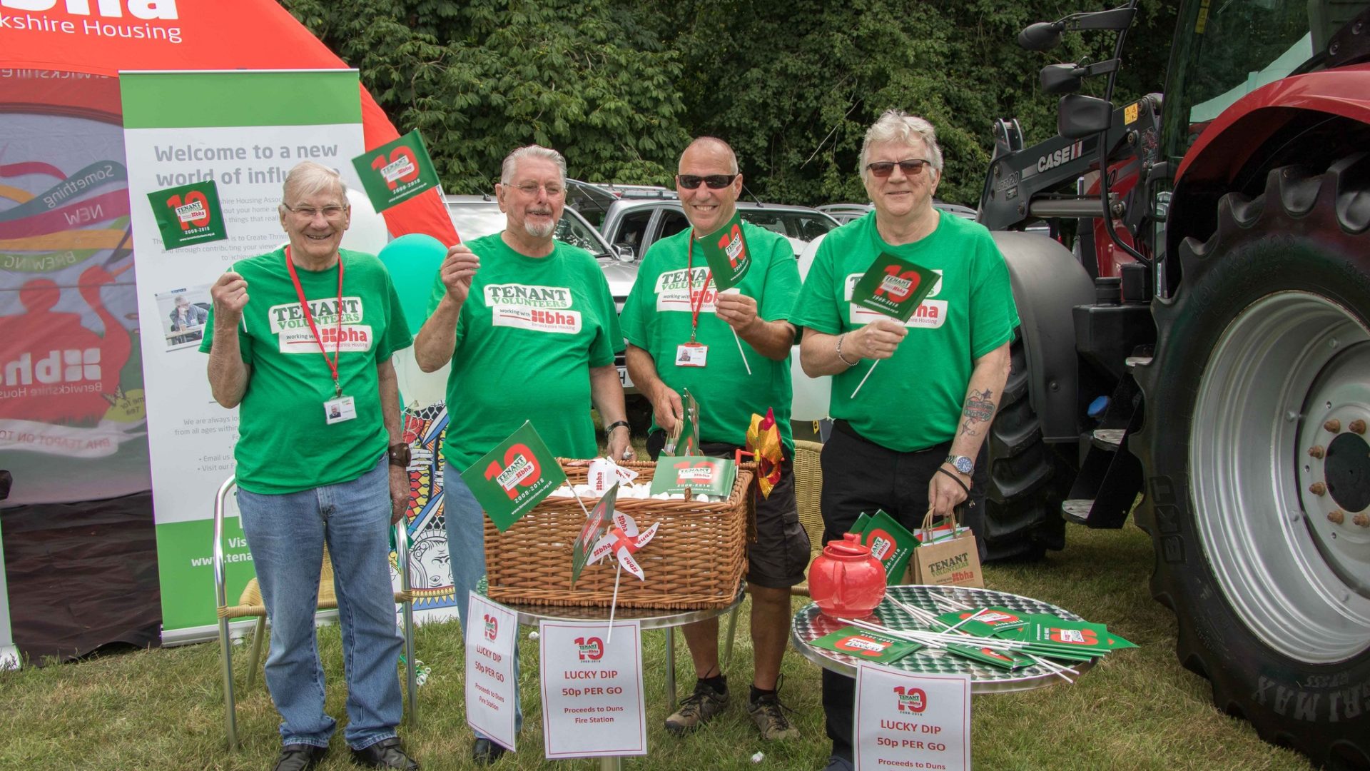 George Pickering (far right)